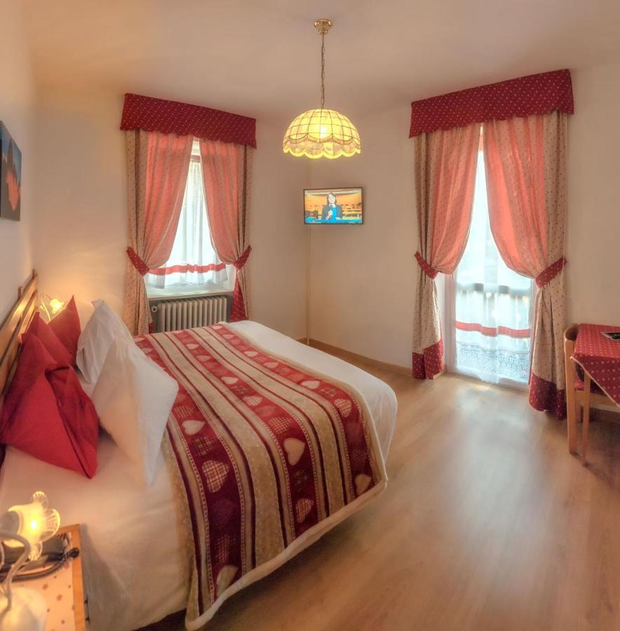 Hotel Garni Suisse San Martino Di Castrozza Eksteriør bilde